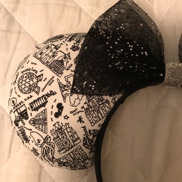 Disney Minnie Mouse Ears - Picture 3 of 5